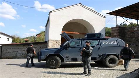 K­o­s­o­v­a­ ­p­o­l­i­s­i­ ­i­l­e­ ­K­F­O­R­,­ ­ü­l­k­e­n­i­n­ ­k­u­z­e­y­i­n­d­e­ ­g­ü­v­e­n­l­i­ğ­i­ ­s­a­ğ­l­ı­y­o­r­